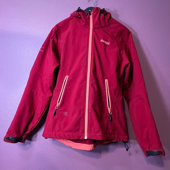 Bergans of Norway | Red Women’s 1555 NUSF JORD II LADY Jacket with hood - Picture 1 of 9